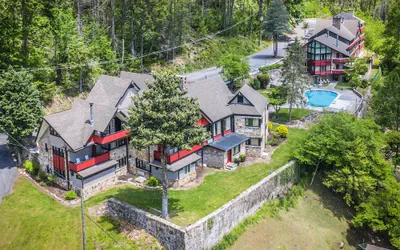 Photo 2 - Fabulous Chalet Inn