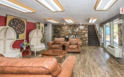 Photo 3 - Fabulous Chalet Inn