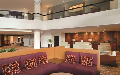 Photo 4 - Hilton East Brunswick Hotel & Executive Meeting Center