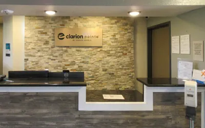 Photo 2 - Clarion Pointe Evansville North