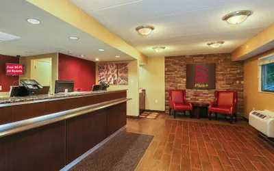 Photo 3 - Red Roof Inn PLUS+ Washington DC - Oxon Hill