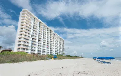 Photo 2 - Radisson Suite Hotel Oceanfront