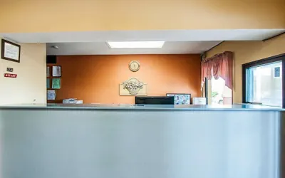 Photo 4 - Econo Lodge Inn & Suites Tuscaloosa I-20