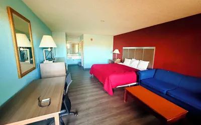Photo 2 - Mayfair Inn