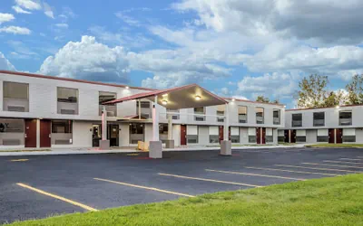 Photo 2 - Red Roof Inn Alexandria, LA