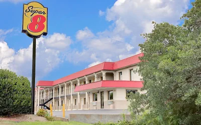 Photo 2 - Super 8 by Wyndham Laurel