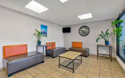 Photo 4 - Motel 6 Oak Creek, WI