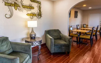 Photo 5 - Econo Lodge Meridian South