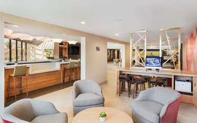 Photo 4 - DoubleTree by Hilton Pomona
