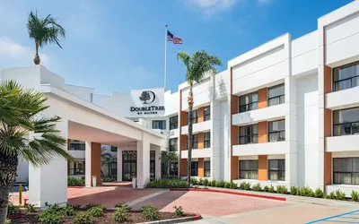 Photo 2 - DoubleTree by Hilton Pomona