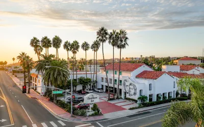 Photo 2 - Casablanca Inn