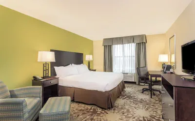 Photo 5 - Hotel Gurnee
