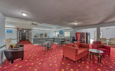 Photo 4 - American Inn and Suites Dundee