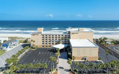 Photo 2 - Courtyard by Marriott Jacksonville Beach Oceanfront