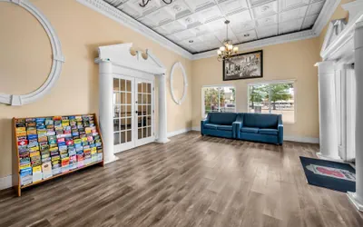 Photo 4 - Super 8 by Wyndham Metairie