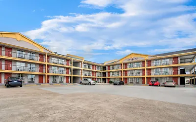 Photo 2 - Super 8 by Wyndham Metairie