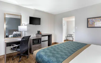 Photo 3 - Econo Lodge Inn & Suites Socorro