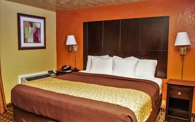 Photo 5 - Days Inn by Wyndham Joplin