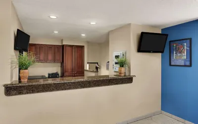 Photo 2 - Days Inn by Wyndham Orange Park/Jacksonville