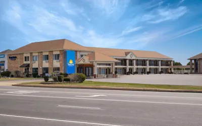 Photo 2 - Days Inn by Wyndham St. Charles IL