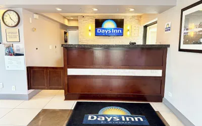 Photo 4 - Days Inn by Wyndham St. Charles IL