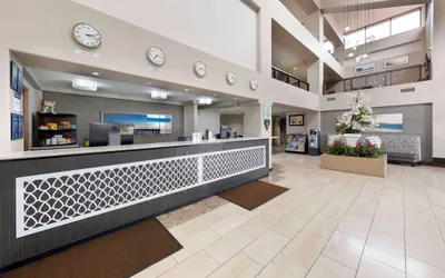 Photo 4 - Best Western Plus Redondo Beach Inn