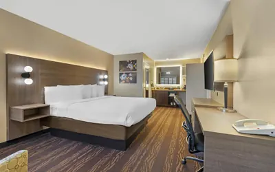 Photo 2 - Best Western Plus Stovall's Inn