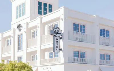 Photo 2 - Bay Shores Peninsula Hotel