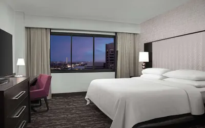 Photo 2 - Embassy Suites by Hilton Crystal City National Airport