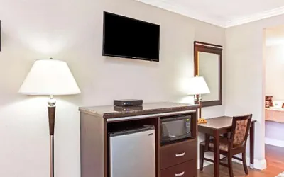 Photo 4 - Cabana Inn & Suites
