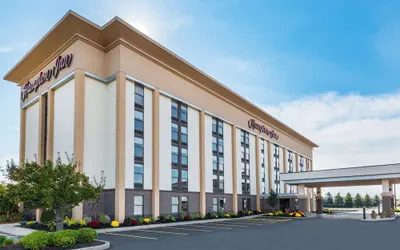 Photo 2 - Hampton Inn Buffalo-Airport / Galleria Mall