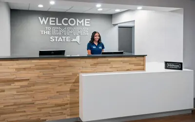Photo 4 - Hampton Inn Buffalo-Airport / Galleria Mall