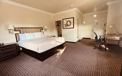 Photo 5 - Miramar Inn