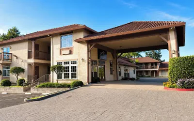Photo 2 - Miramar Inn