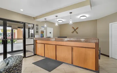 Photo 4 - Best Western Airport Inn