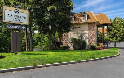 Riverside Inn