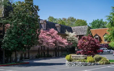 Photo 2 - Riverside Inn