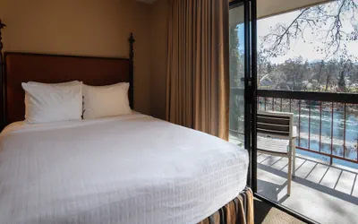 Photo 4 - Riverside Inn