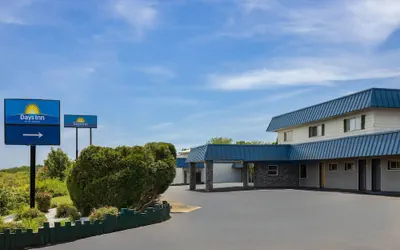 Photo 2 - Days Inn by Wyndham Moosic