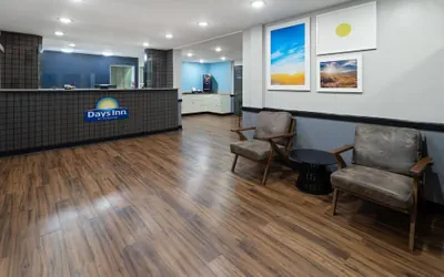 Photo 3 - Days Inn by Wyndham Moosic