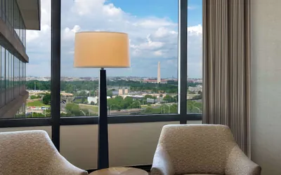 Photo 2 - DoubleTree by Hilton Washington DC - Crystal City