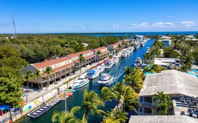 Photo 2 - Waterside Suites & Marina