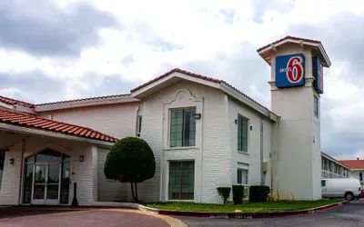Photo 2 - Motel 6 Euless, TX - DFW West