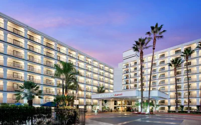 Photo 2 - Fairfield by Marriott Anaheim Resort