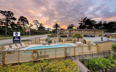 Photo 2 - Best Western Park Crest Inn