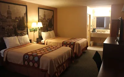 Photo 5 - Super 8 by Wyndham Laurel