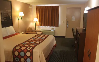 Photo 4 - Super 8 by Wyndham Laurel
