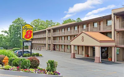 Photo 2 - Super 8 by Wyndham Laurel