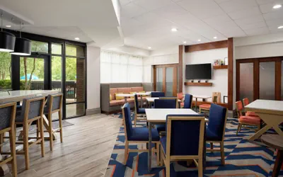 Photo 4 - Hampton Inn Meridian