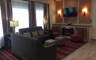 Photo 2 - Quality Inn & Suites Morgantown - University Area